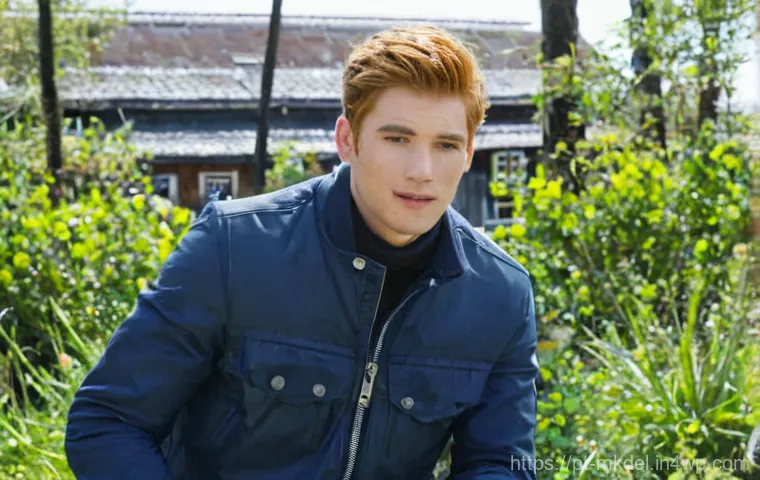 디지털 공유재 관리 모델 비교 분석 - Here are three detailed image generation prompts in English, keeping all your essential guidelines i...